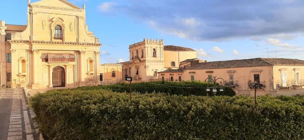 La Casa In Piazza Villa Noto Luaran gambar