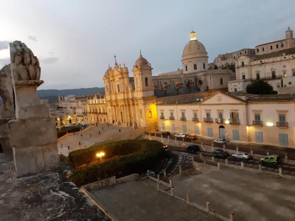La Casa In Piazza Villa Noto Luaran gambar