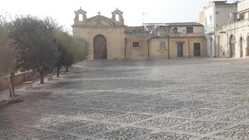 La Casa In Piazza Villa Noto Luaran gambar